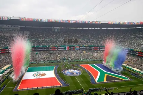 بطاقات حمراء وحضور جماهيري كثيف.. افتتاح مثير للمونديال بين المكسيك وجنوب أفريقيا (صور)